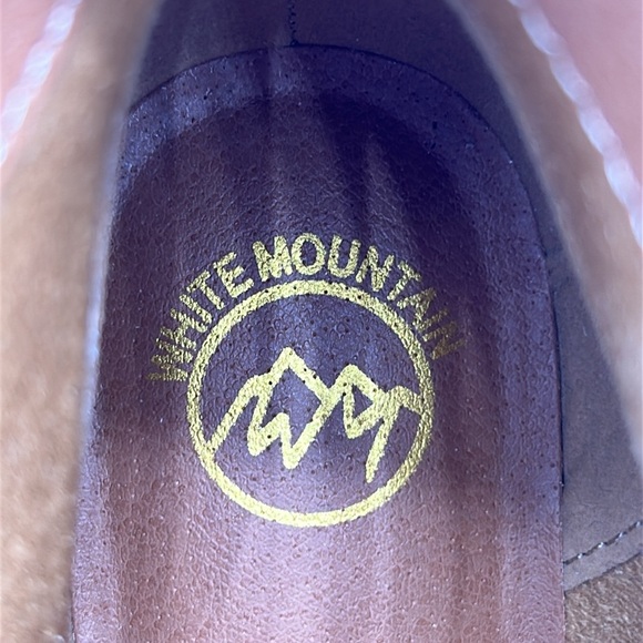 White Mountain Taupe Suede Ankle Boots | Size 7.5 NIB | Side Zip Block Heel - Picture 12 of 13